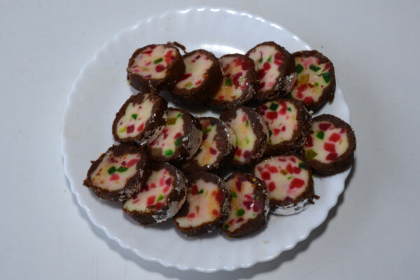 Mava chocolate fruit rool